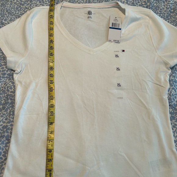 Tommy Hilfiger Women’s White V-Neck Tee NWT XL - Picture 3 of 5